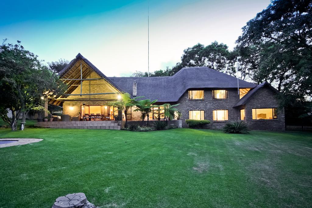 50 On Shepherd Boutique Guest House Sandton Exterior photo