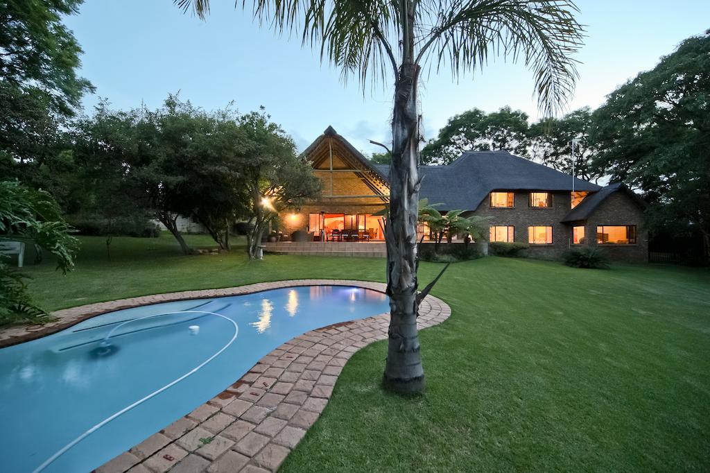 50 On Shepherd Boutique Guest House Sandton Exterior photo