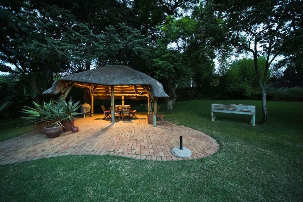 50 On Shepherd Boutique Guest House Sandton Exterior photo